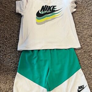 Nike White and Green Kids Set